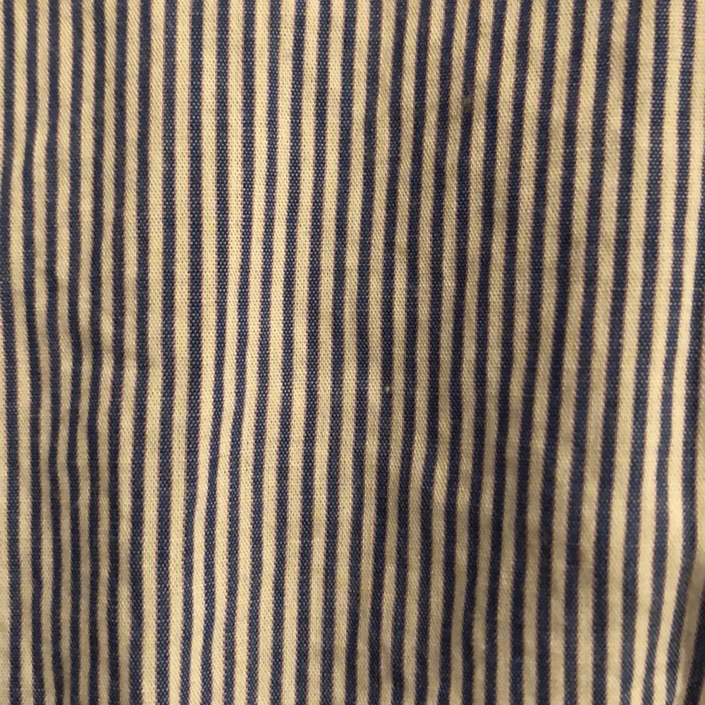 Button down ruffle blouse - Picture 2 of 2